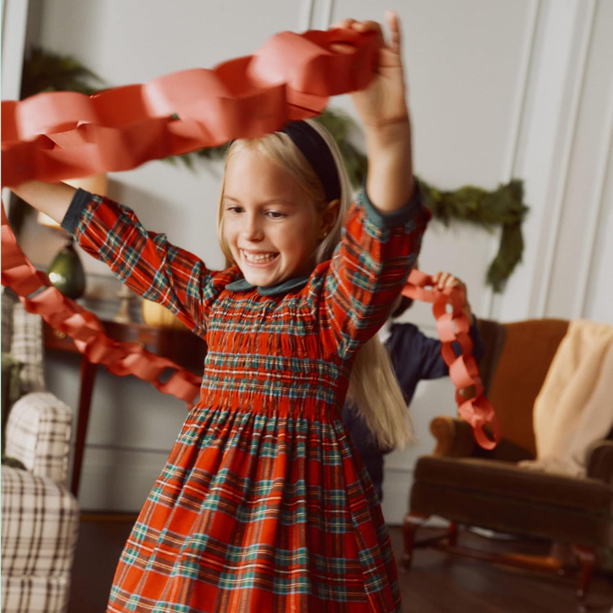 Amazon Essentials x Sofia Grainge Toddler and Baby Girls' Long Sleeve Flannel Dress with Velvet Collar, Fit and Flare